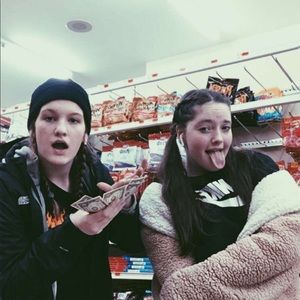 Meet your Posher, Olivia